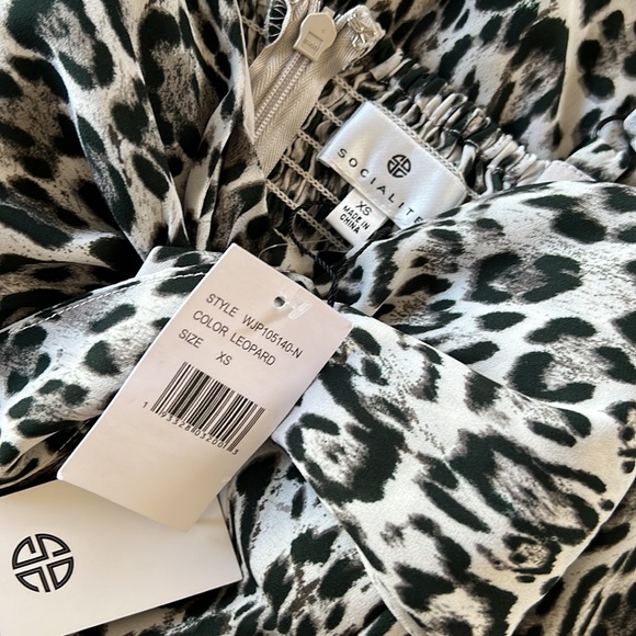 SOCIALITE ROMPER - Picture 4 of 5